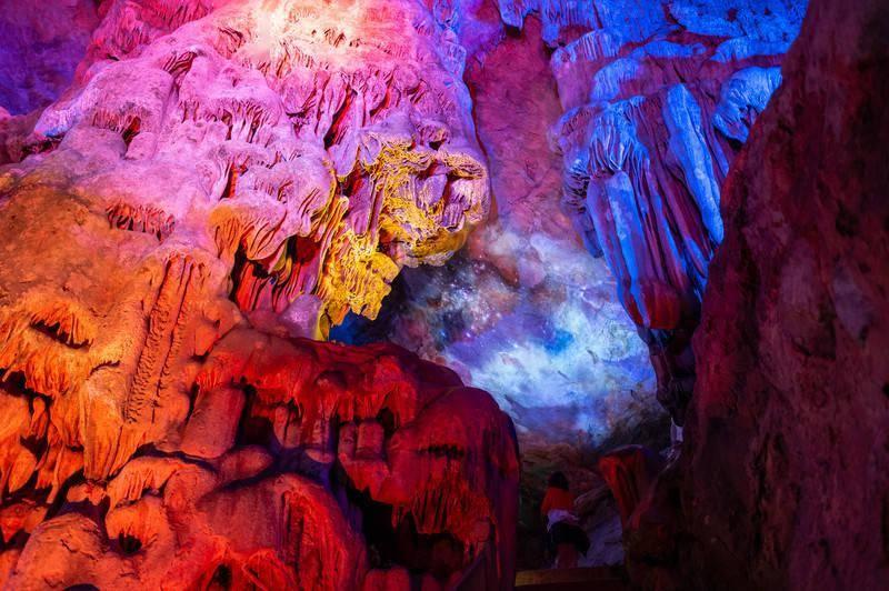 30多位足坛传奇球星山城开赛 重庆球迷直呼大饱眼福